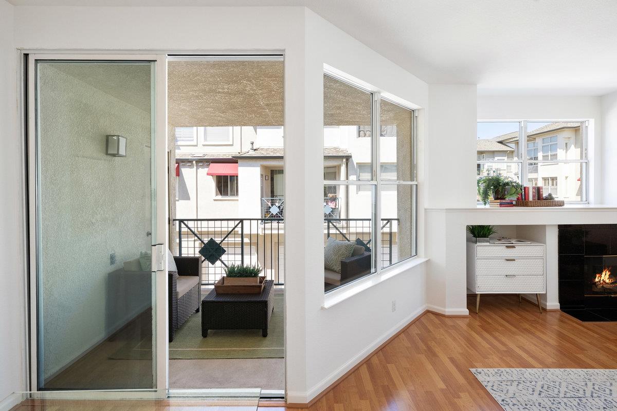 Detail Gallery Image 7 of 41 For 700 Baltic Cir #732,  Redwood Shores,  CA 94065 - 2 Beds | 2/1 Baths