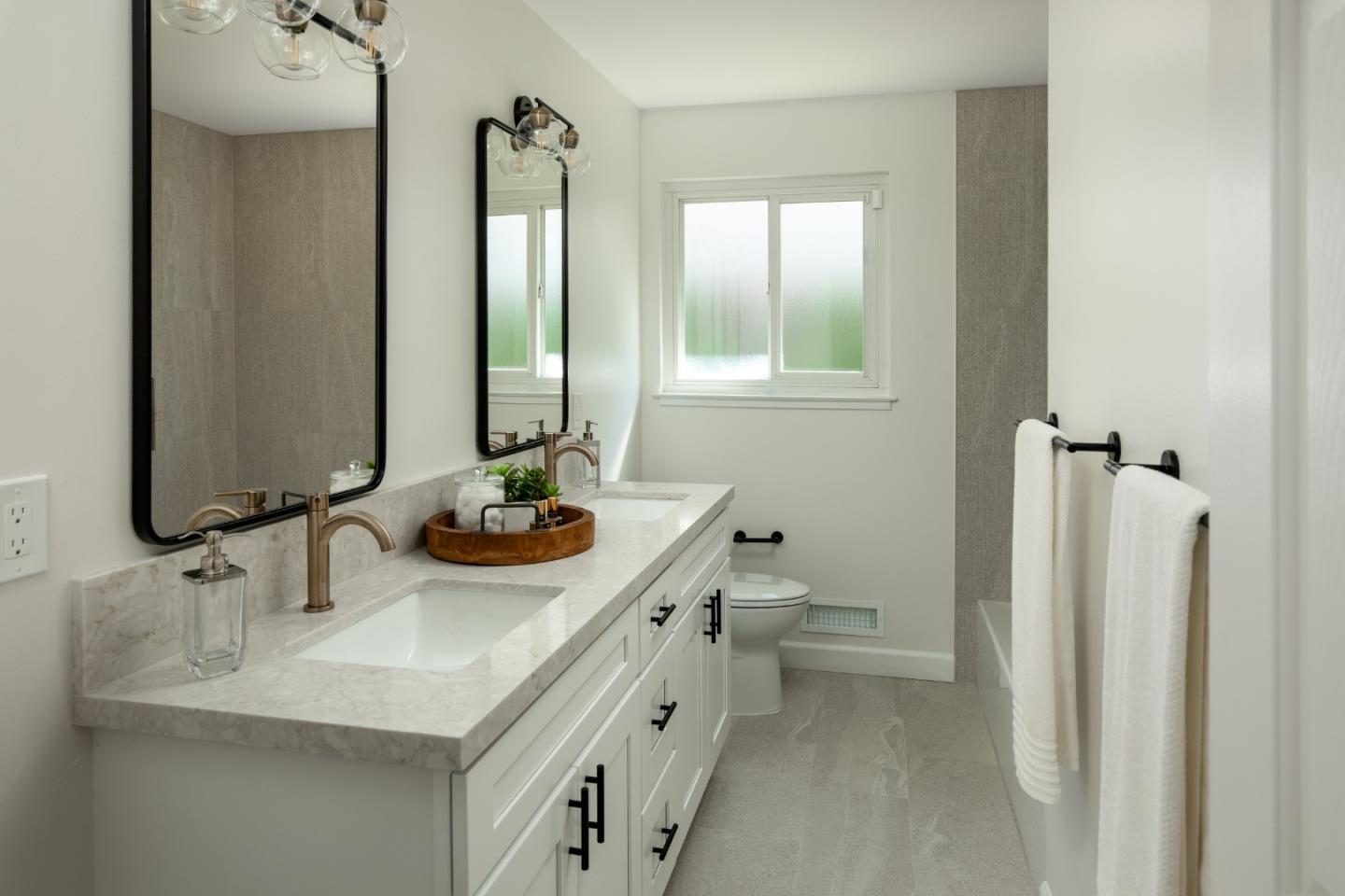 Detail Gallery Image 13 of 23 For 1335 Bobolink Cir, Sunnyvale,  CA 94087 - 3 Beds | 2 Baths