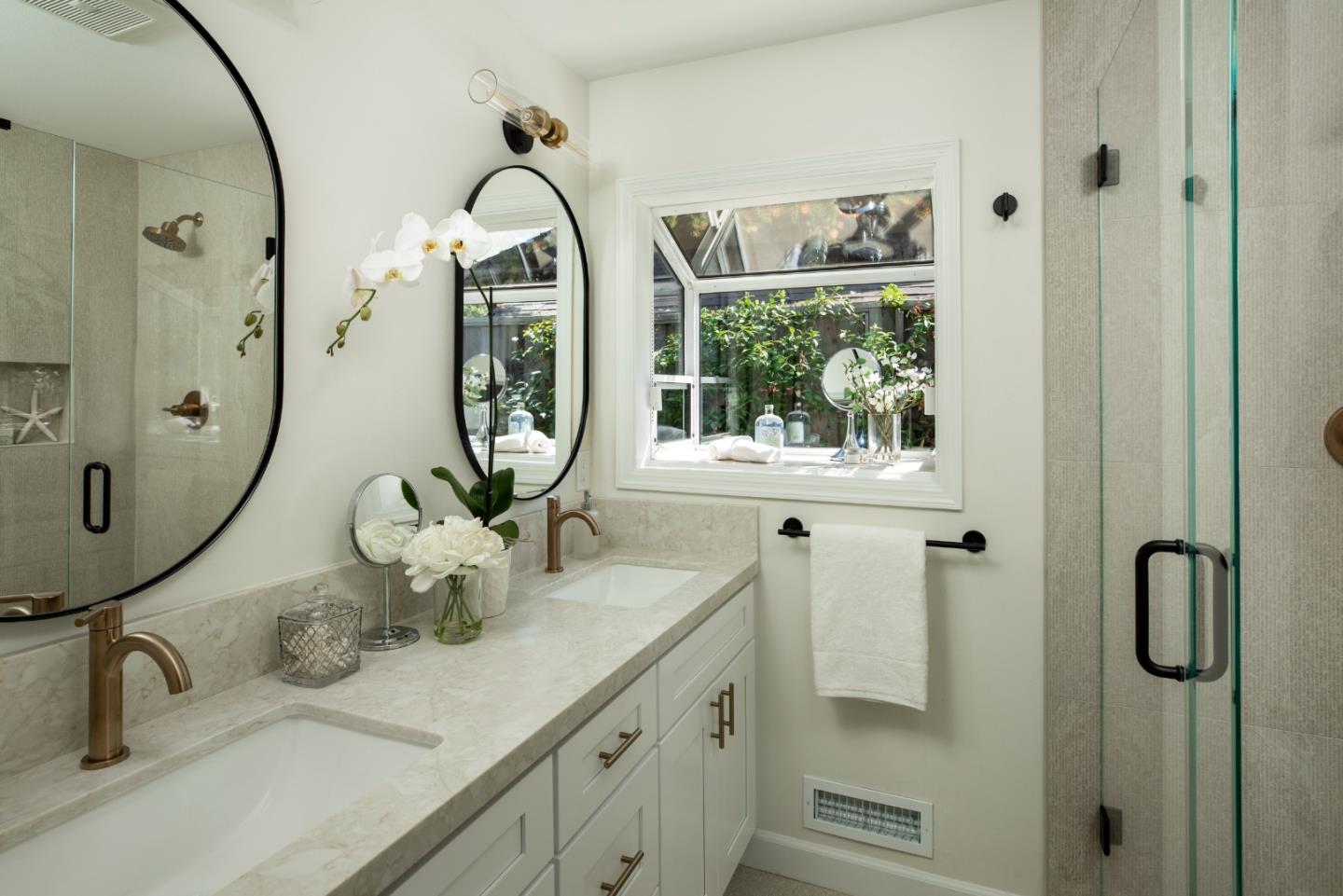 Detail Gallery Image 15 of 23 For 1335 Bobolink Cir, Sunnyvale,  CA 94087 - 3 Beds | 2 Baths
