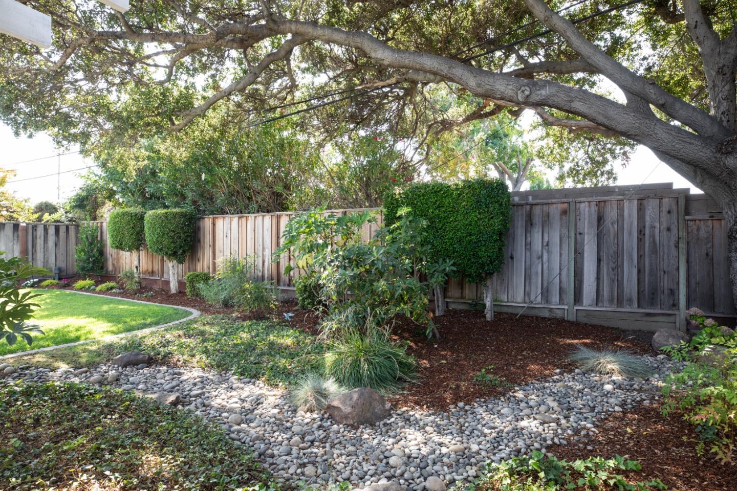 Detail Gallery Image 19 of 23 For 1335 Bobolink Cir, Sunnyvale,  CA 94087 - 3 Beds | 2 Baths