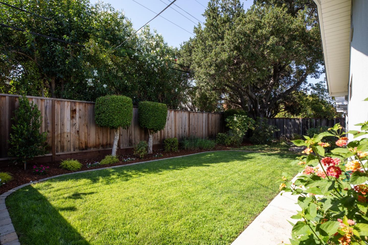 Detail Gallery Image 20 of 23 For 1335 Bobolink Cir, Sunnyvale,  CA 94087 - 3 Beds | 2 Baths
