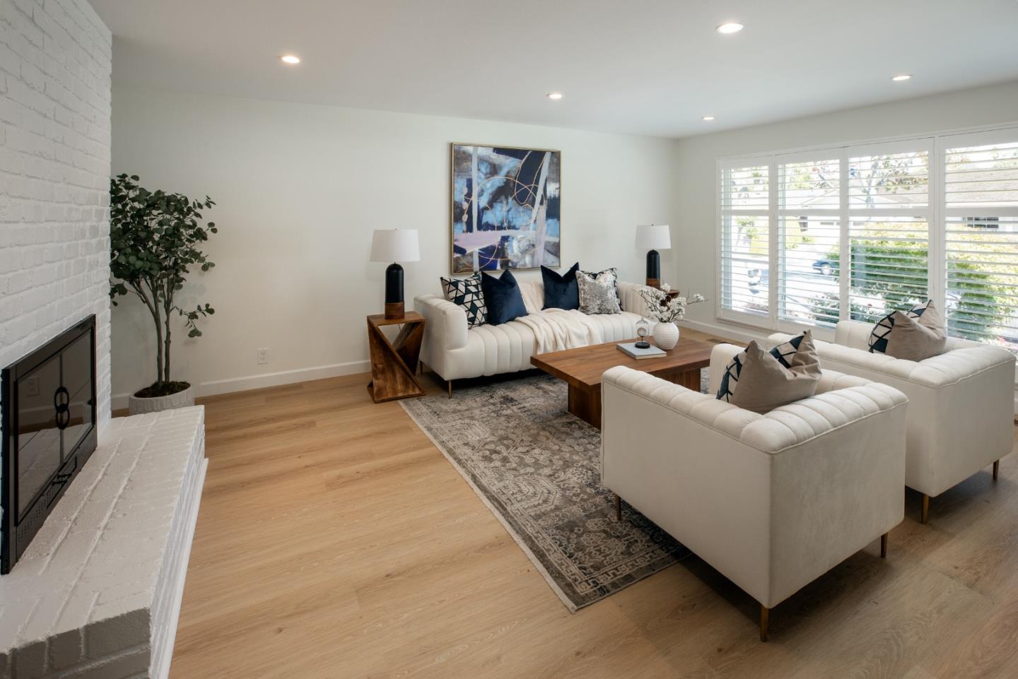 Detail Gallery Image 4 of 23 For 1335 Bobolink Cir, Sunnyvale,  CA 94087 - 3 Beds | 2 Baths