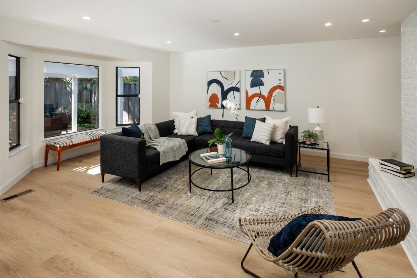 Detail Gallery Image 5 of 23 For 1335 Bobolink Cir, Sunnyvale,  CA 94087 - 3 Beds | 2 Baths