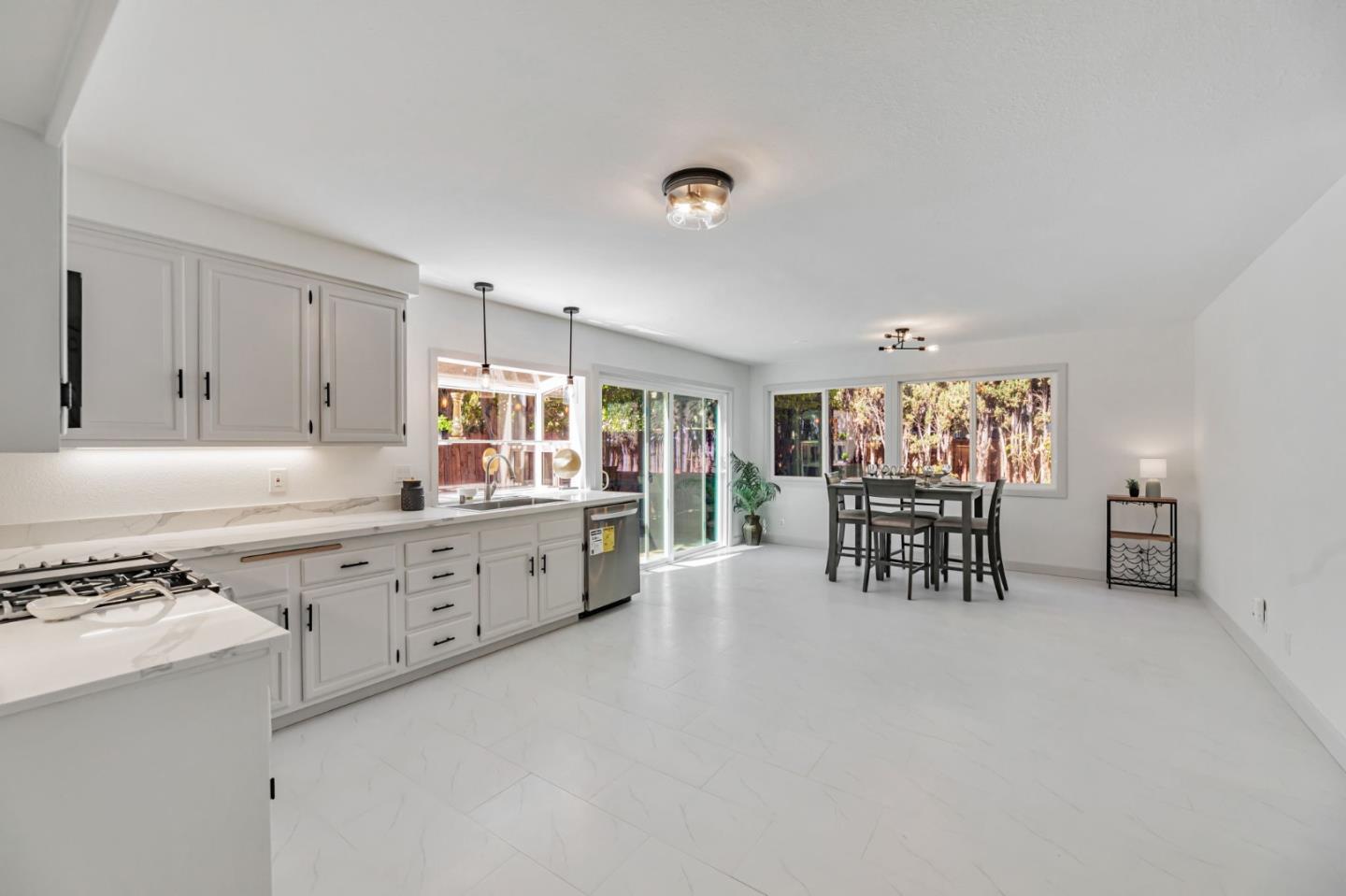 Detail Gallery Image 10 of 38 For 277 Dondero Way, San Jose,  CA 95119 - 5 Beds | 2/1 Baths