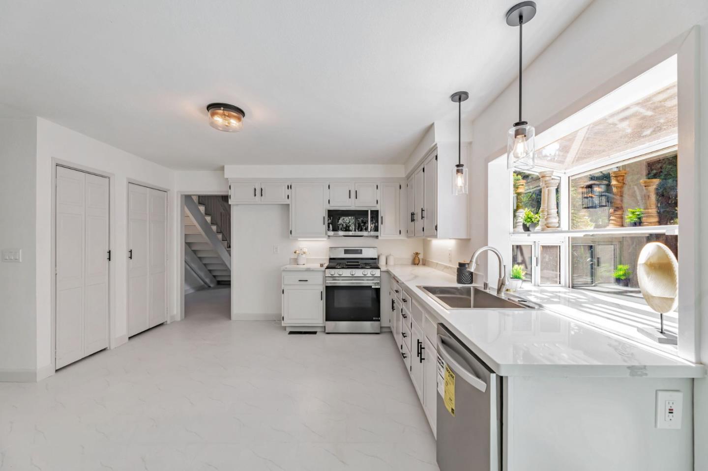 Detail Gallery Image 12 of 38 For 277 Dondero Way, San Jose,  CA 95119 - 5 Beds | 2/1 Baths