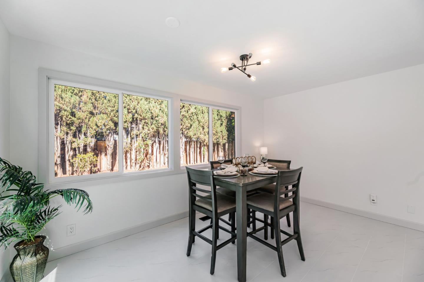 Detail Gallery Image 14 of 38 For 277 Dondero Way, San Jose,  CA 95119 - 5 Beds | 2/1 Baths