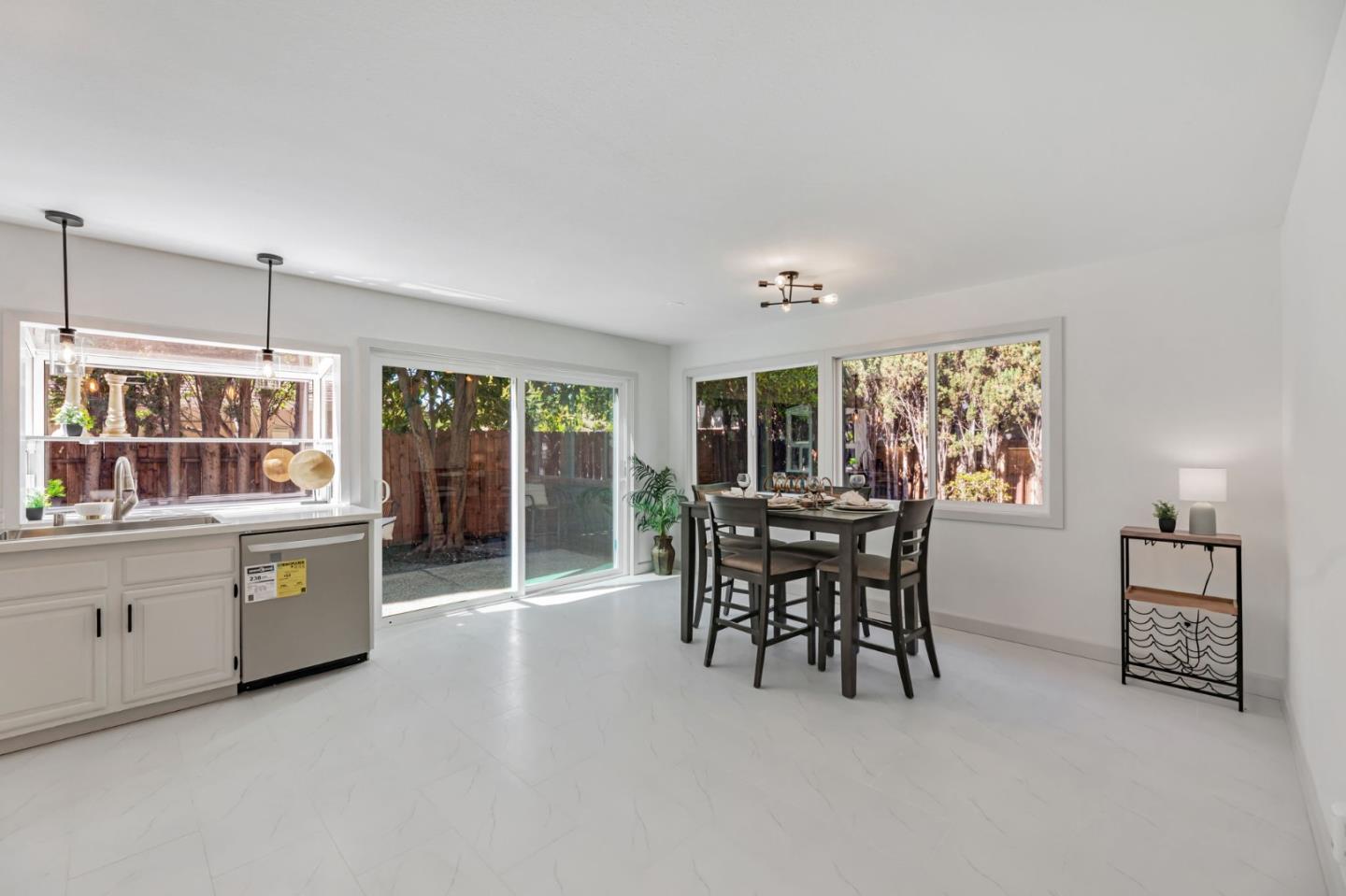 Detail Gallery Image 15 of 38 For 277 Dondero Way, San Jose,  CA 95119 - 5 Beds | 2/1 Baths