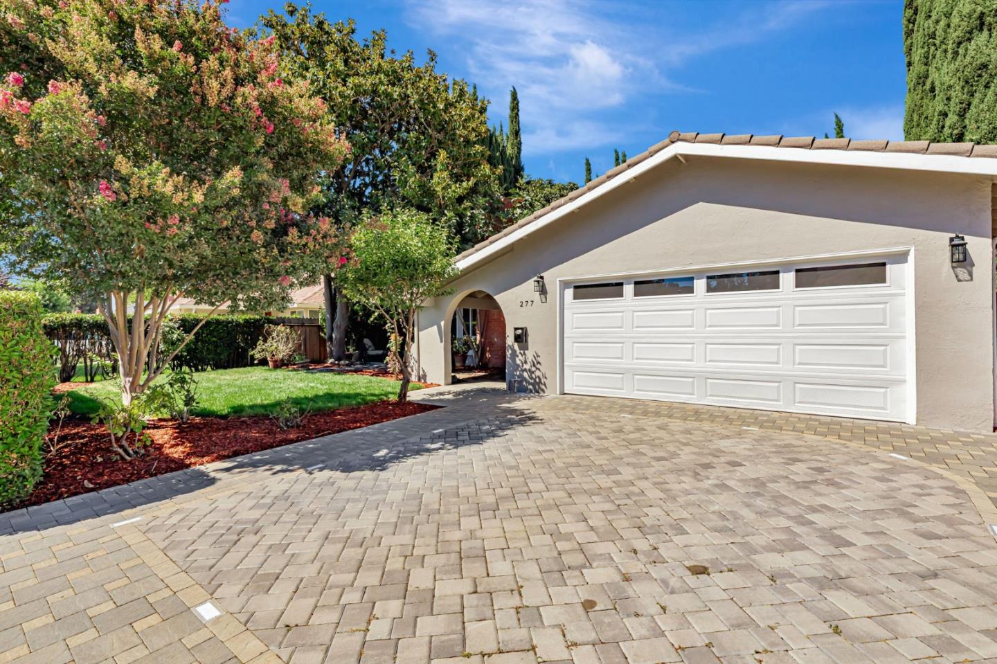 Detail Gallery Image 3 of 38 For 277 Dondero Way, San Jose,  CA 95119 - 5 Beds | 2/1 Baths