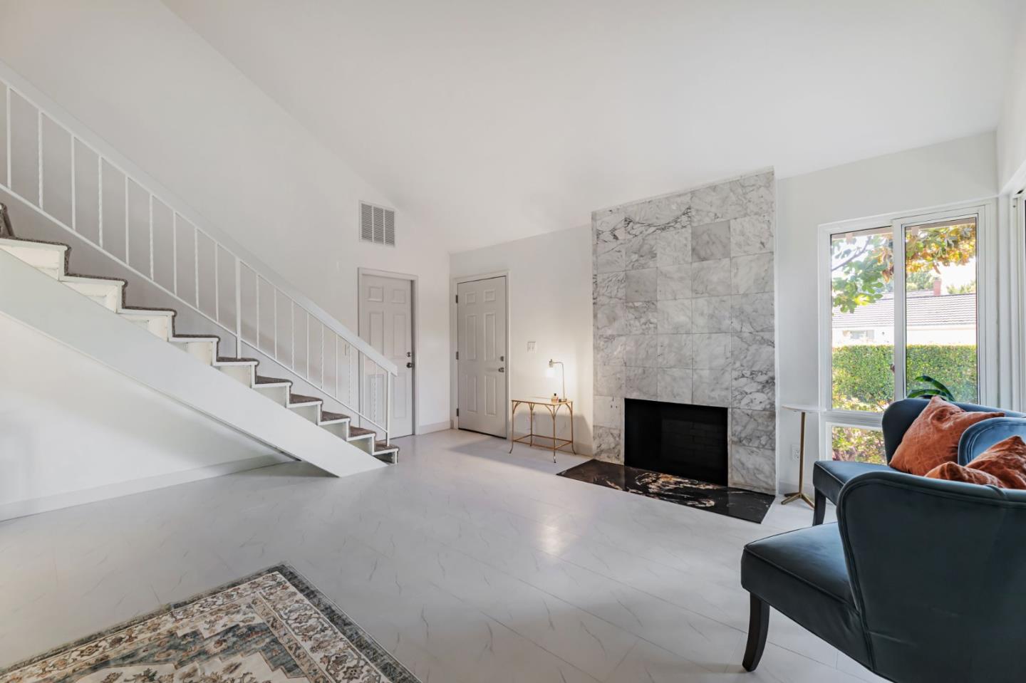Detail Gallery Image 7 of 38 For 277 Dondero Way, San Jose,  CA 95119 - 5 Beds | 2/1 Baths