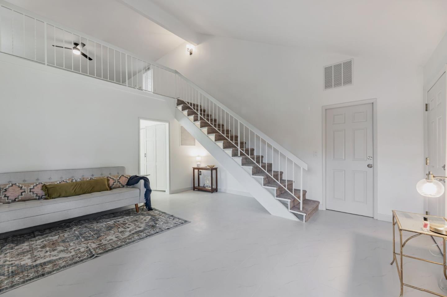 Detail Gallery Image 8 of 38 For 277 Dondero Way, San Jose,  CA 95119 - 5 Beds | 2/1 Baths