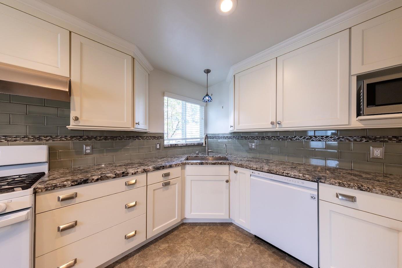 Detail Gallery Image 3 of 10 For 44 Oconnor Cir, Salinas,  CA 93906 - 3 Beds | 1/1 Baths