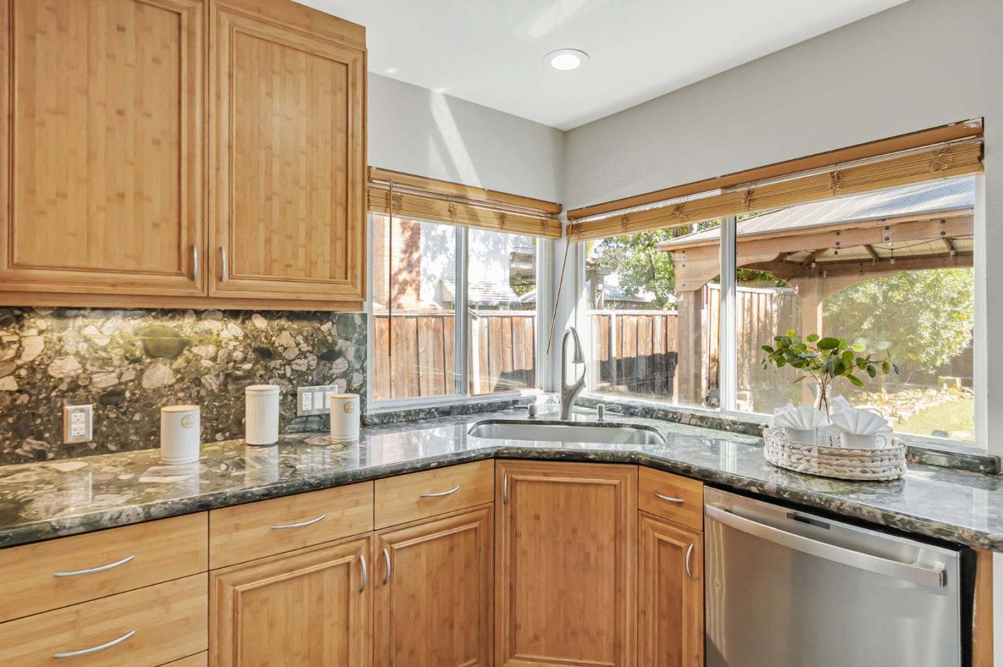 Detail Gallery Image 12 of 51 For 364 Utica Ln, San Jose,  CA 95123 - 3 Beds | 2 Baths
