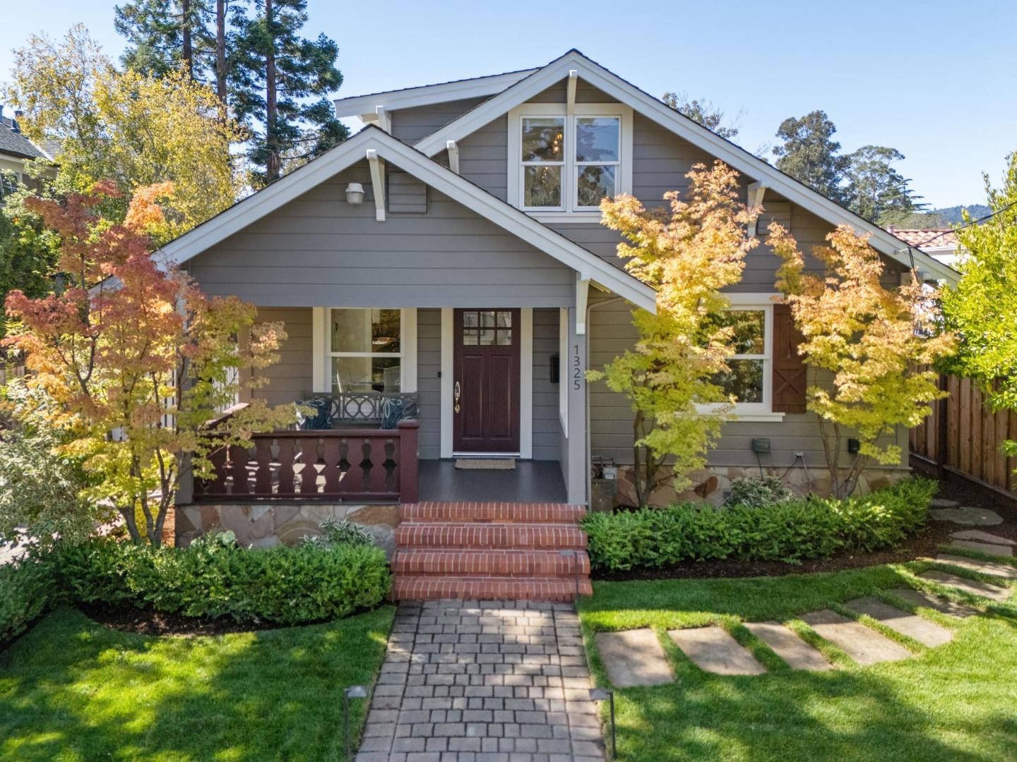 Detail Gallery Image 1 of 50 For 1325 Paloma Ave, Burlingame,  CA 94010 - 4 Beds | 2/1 Baths