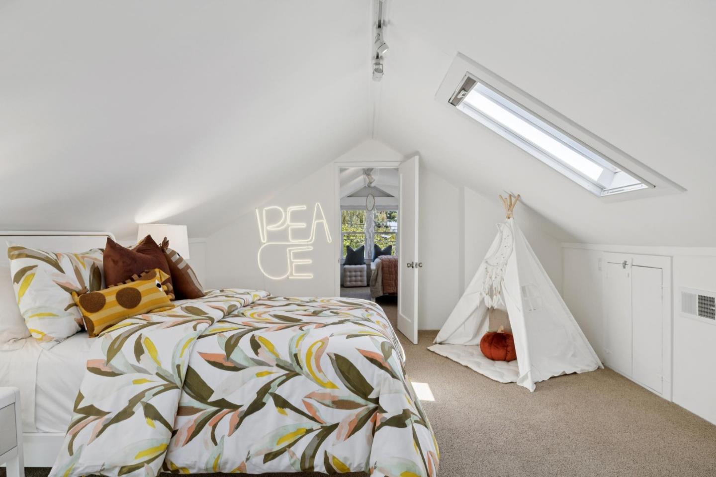 Detail Gallery Image 33 of 50 For 1325 Paloma Ave, Burlingame,  CA 94010 - 4 Beds | 2/1 Baths