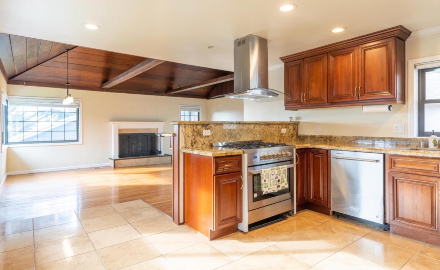 Detail Gallery Image 10 of 23 For 363 Bancroft Way, Pacifica,  CA 94044 - 4 Beds | 2 Baths