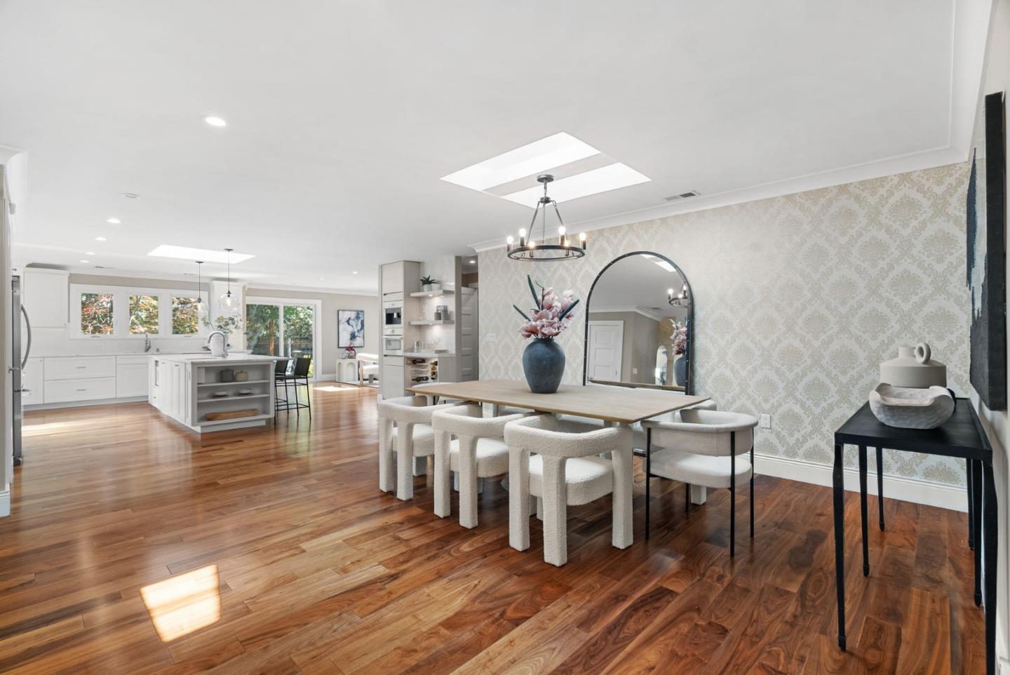 Detail Gallery Image 11 of 56 For 1271 Petersen Ct, Los Altos,  CA 94024 - 4 Beds | 3/1 Baths