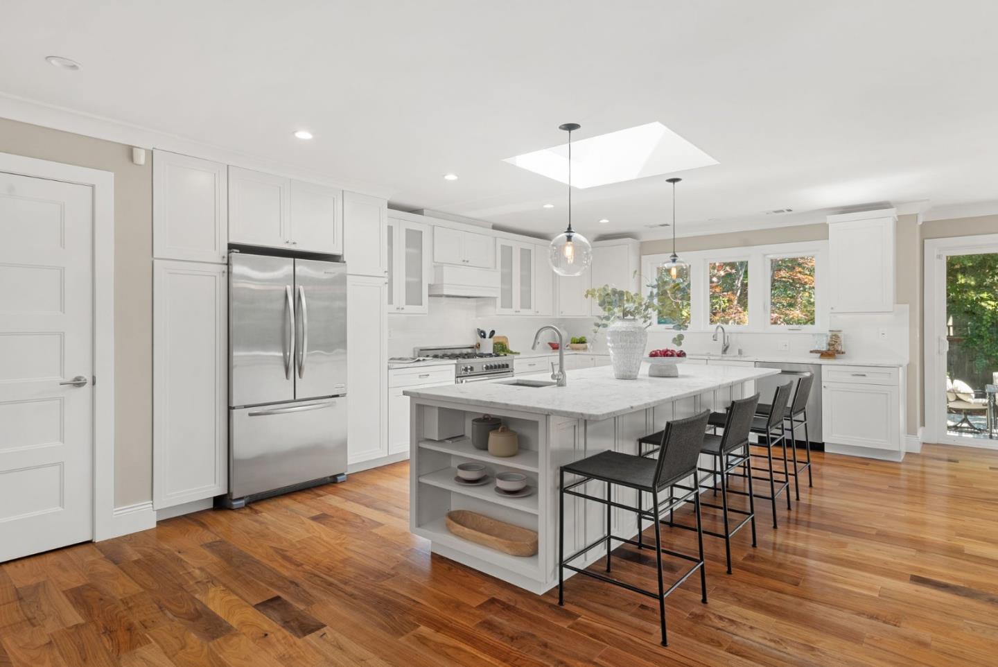 Detail Gallery Image 14 of 56 For 1271 Petersen Ct, Los Altos,  CA 94024 - 4 Beds | 3/1 Baths