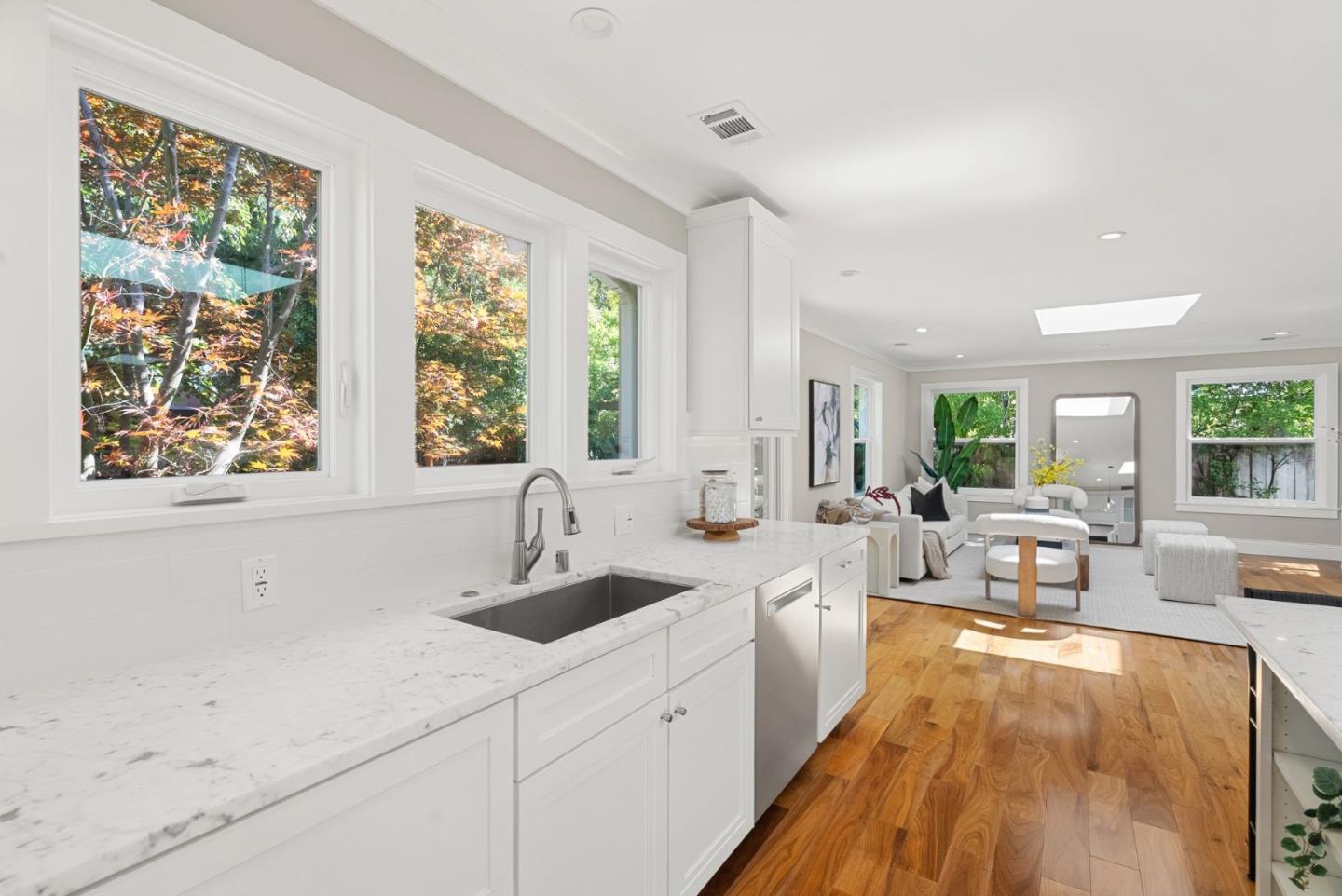 Detail Gallery Image 18 of 56 For 1271 Petersen Ct, Los Altos,  CA 94024 - 4 Beds | 3/1 Baths