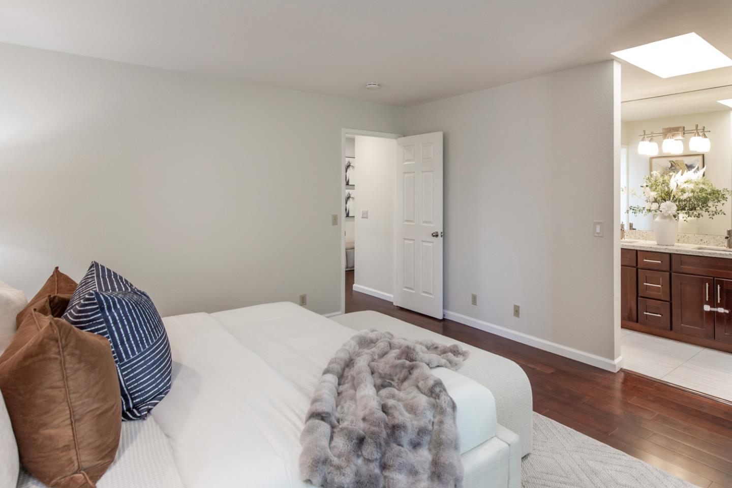 Detail Gallery Image 11 of 21 For 10021 Carmona Ct, Cupertino,  CA 95014 - 3 Beds | 2/1 Baths
