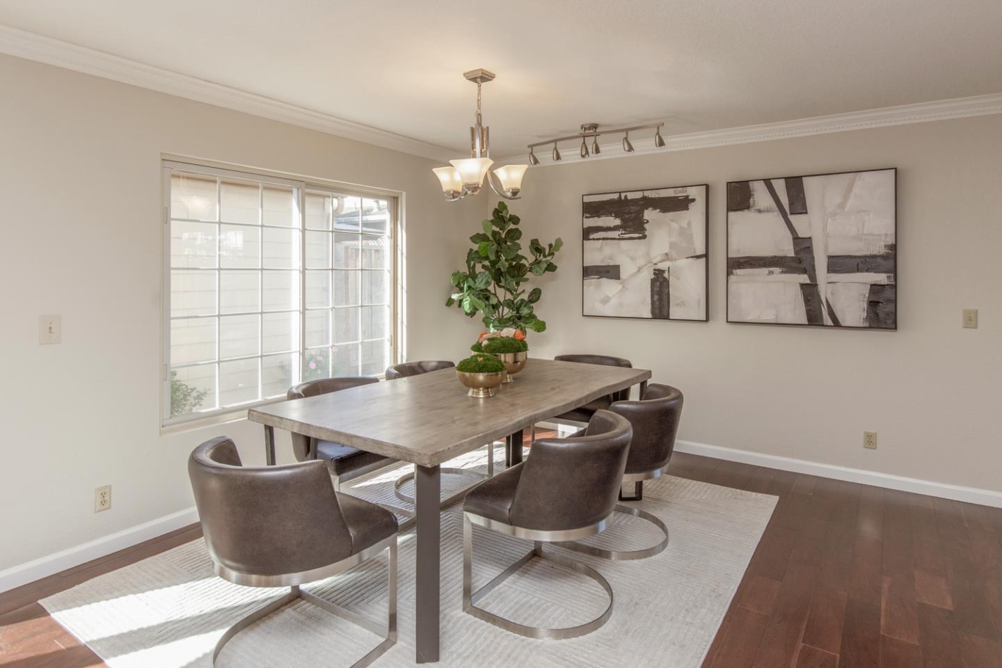 Detail Gallery Image 5 of 21 For 10021 Carmona Ct, Cupertino,  CA 95014 - 3 Beds | 2/1 Baths
