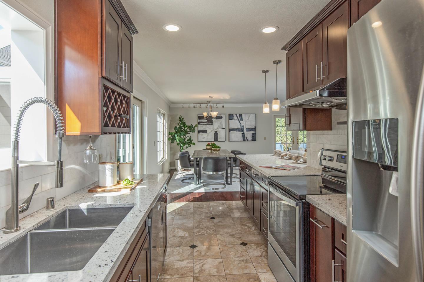 Detail Gallery Image 8 of 21 For 10021 Carmona Ct, Cupertino,  CA 95014 - 3 Beds | 2/1 Baths