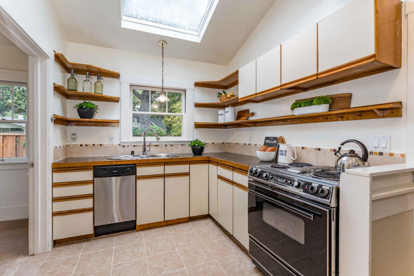 Detail Gallery Image 8 of 20 For 671 Kingsley Ave, Palo Alto,  CA 94301 - 2 Beds | 1 Baths