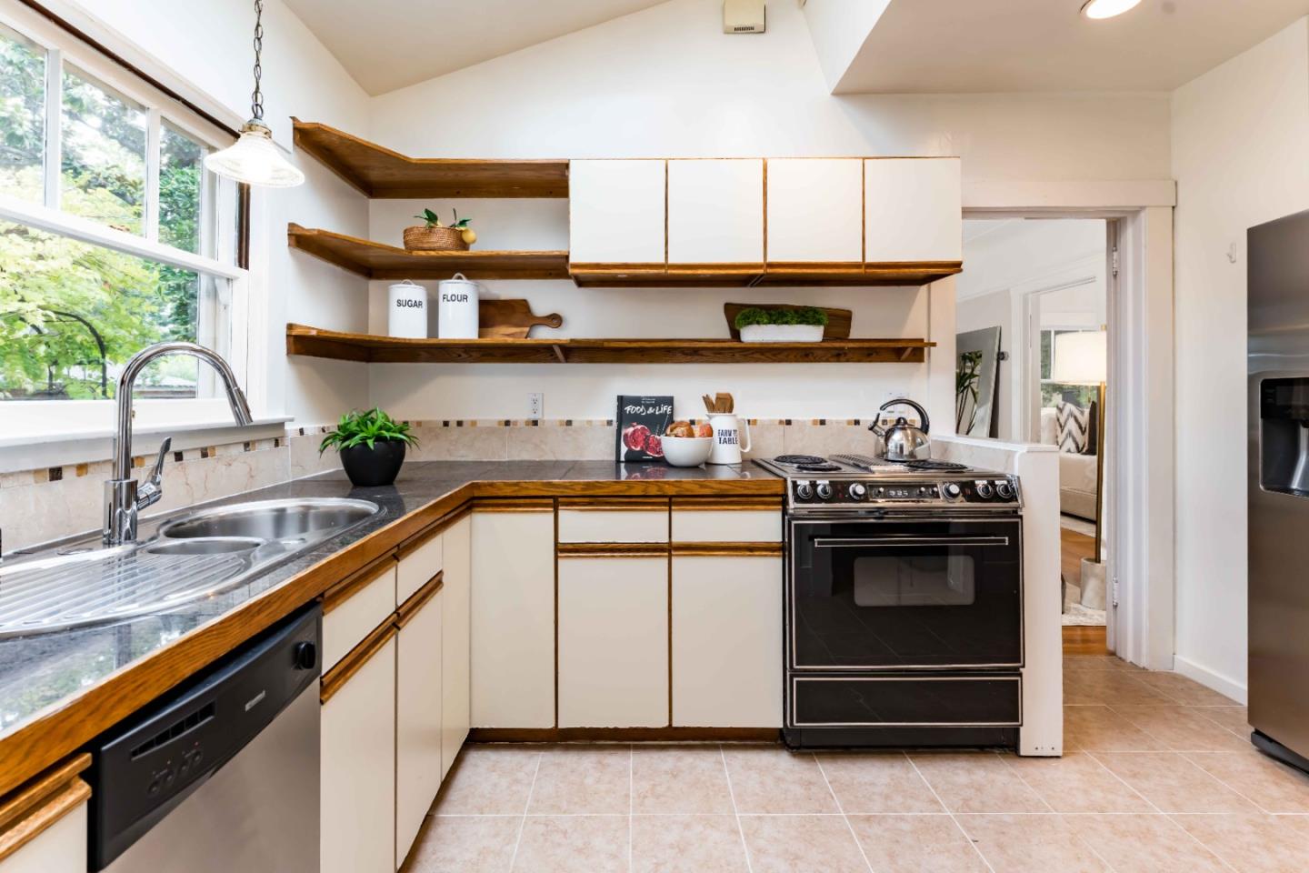 Detail Gallery Image 9 of 20 For 671 Kingsley Ave, Palo Alto,  CA 94301 - 2 Beds | 1 Baths