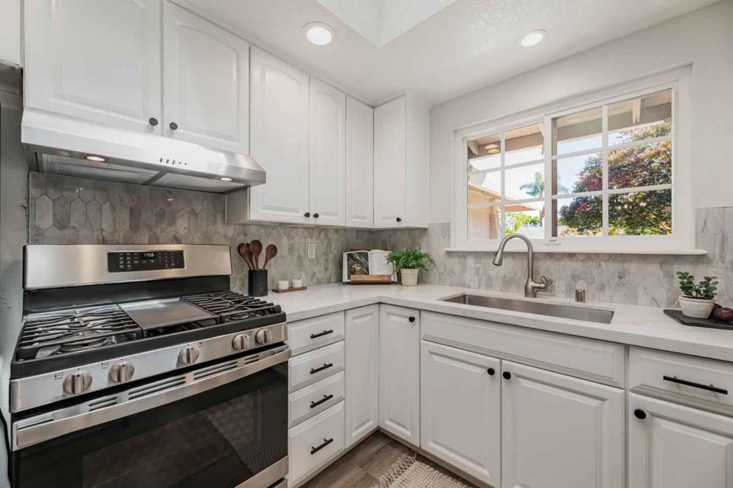 Detail Gallery Image 14 of 47 For 5897 Cabral Ave, San Jose,  CA 95123 - 4 Beds | 2 Baths