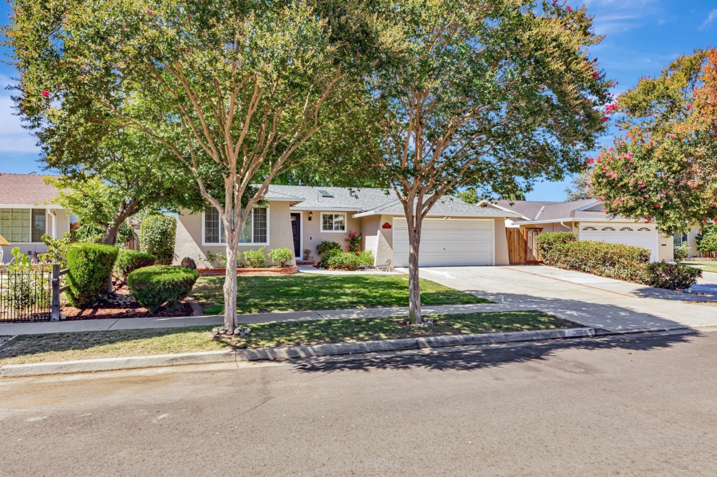 Detail Gallery Image 3 of 47 For 5897 Cabral Ave, San Jose,  CA 95123 - 4 Beds | 2 Baths