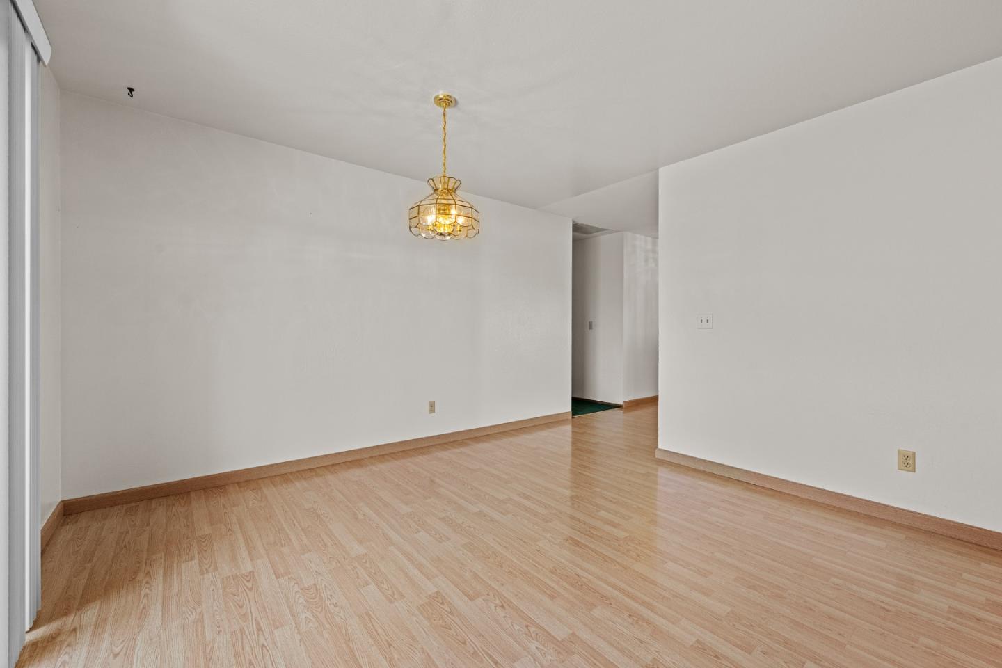 Detail Gallery Image 10 of 55 For 1050 Juniper Dr, Hollister,  CA 95023 - 4 Beds | 2/1 Baths