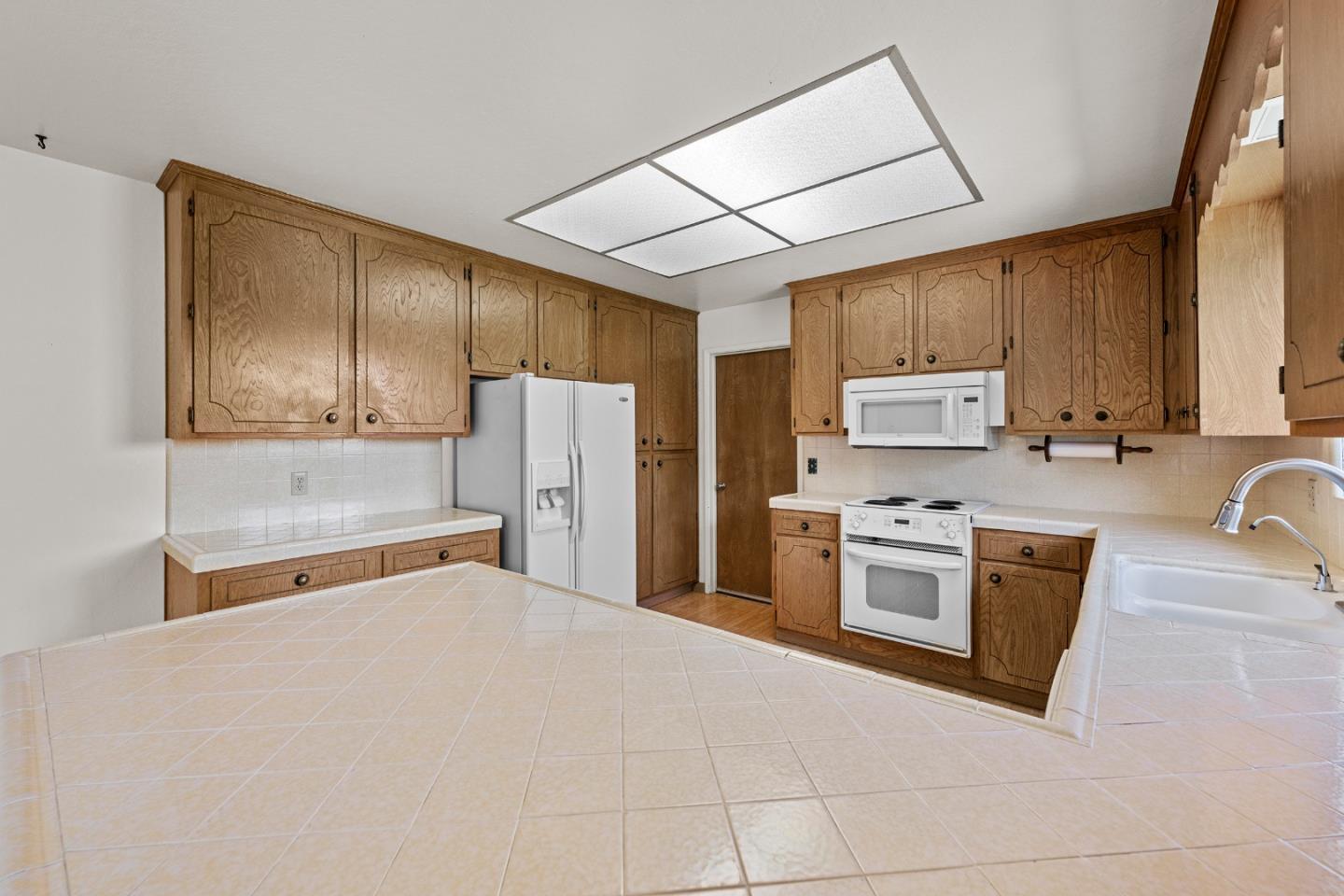 Detail Gallery Image 13 of 55 For 1050 Juniper Dr, Hollister,  CA 95023 - 4 Beds | 2/1 Baths