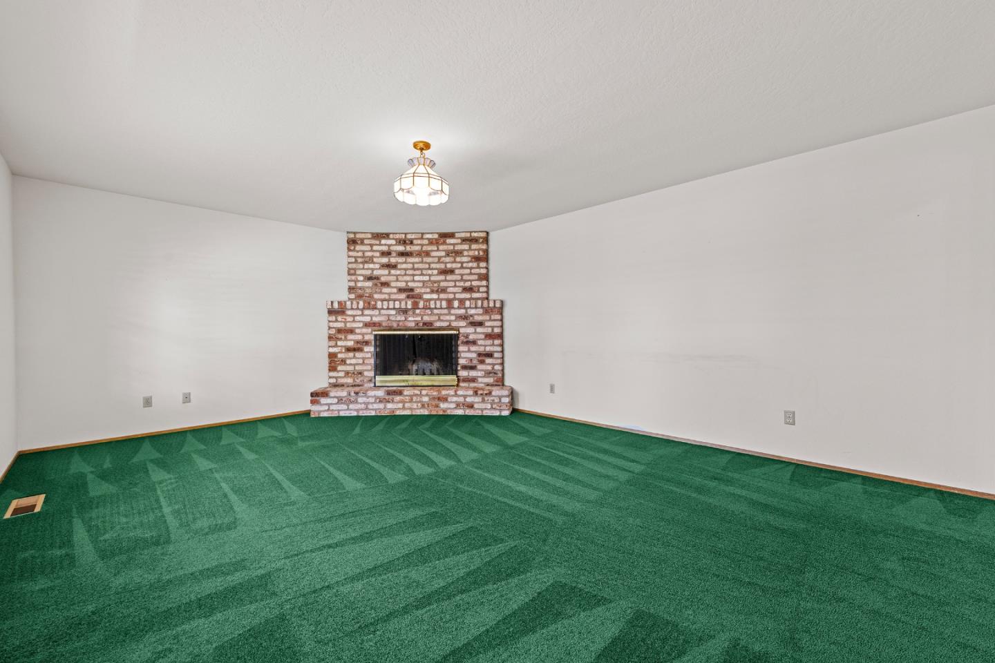 Detail Gallery Image 17 of 55 For 1050 Juniper Dr, Hollister,  CA 95023 - 4 Beds | 2/1 Baths