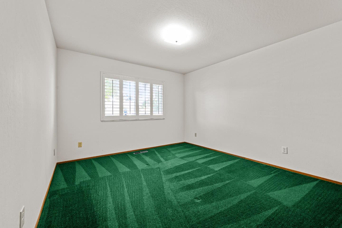 Detail Gallery Image 22 of 55 For 1050 Juniper Dr, Hollister,  CA 95023 - 4 Beds | 2/1 Baths