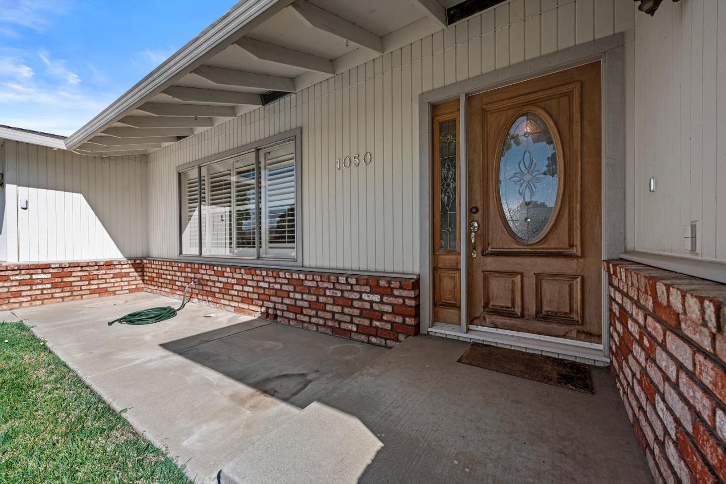 Detail Gallery Image 6 of 55 For 1050 Juniper Dr, Hollister,  CA 95023 - 4 Beds | 2/1 Baths