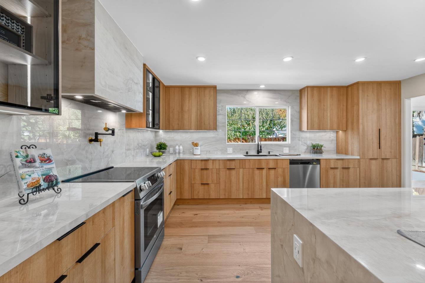 Detail Gallery Image 9 of 42 For 497 Curie Dr, San Jose,  CA 95123 - 3 Beds | 2 Baths