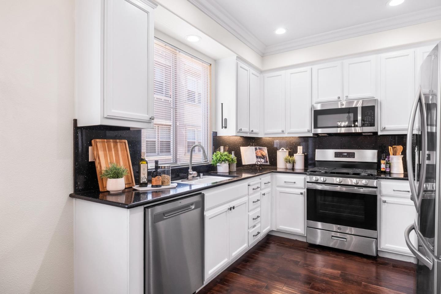 Detail Gallery Image 17 of 46 For 1898 Garzoni Pl, Santa Clara,  CA 95054 - 3 Beds | 2/1 Baths