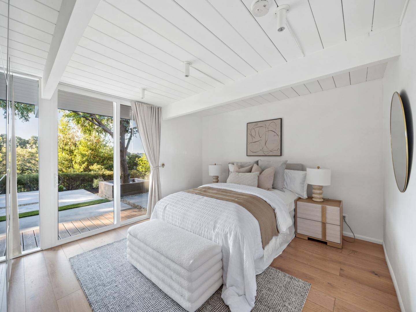 Detail Gallery Image 23 of 40 For 2272 Bunker Hill Dr, San Mateo,  CA 94402 - 4 Beds | 2 Baths