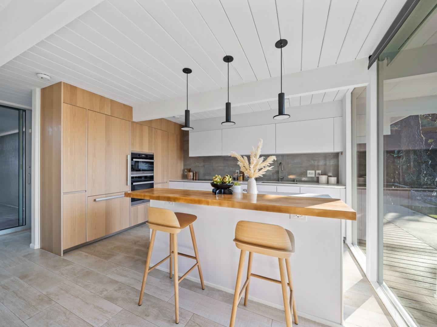 Detail Gallery Image 5 of 40 For 2272 Bunker Hill Dr, San Mateo,  CA 94402 - 4 Beds | 2 Baths