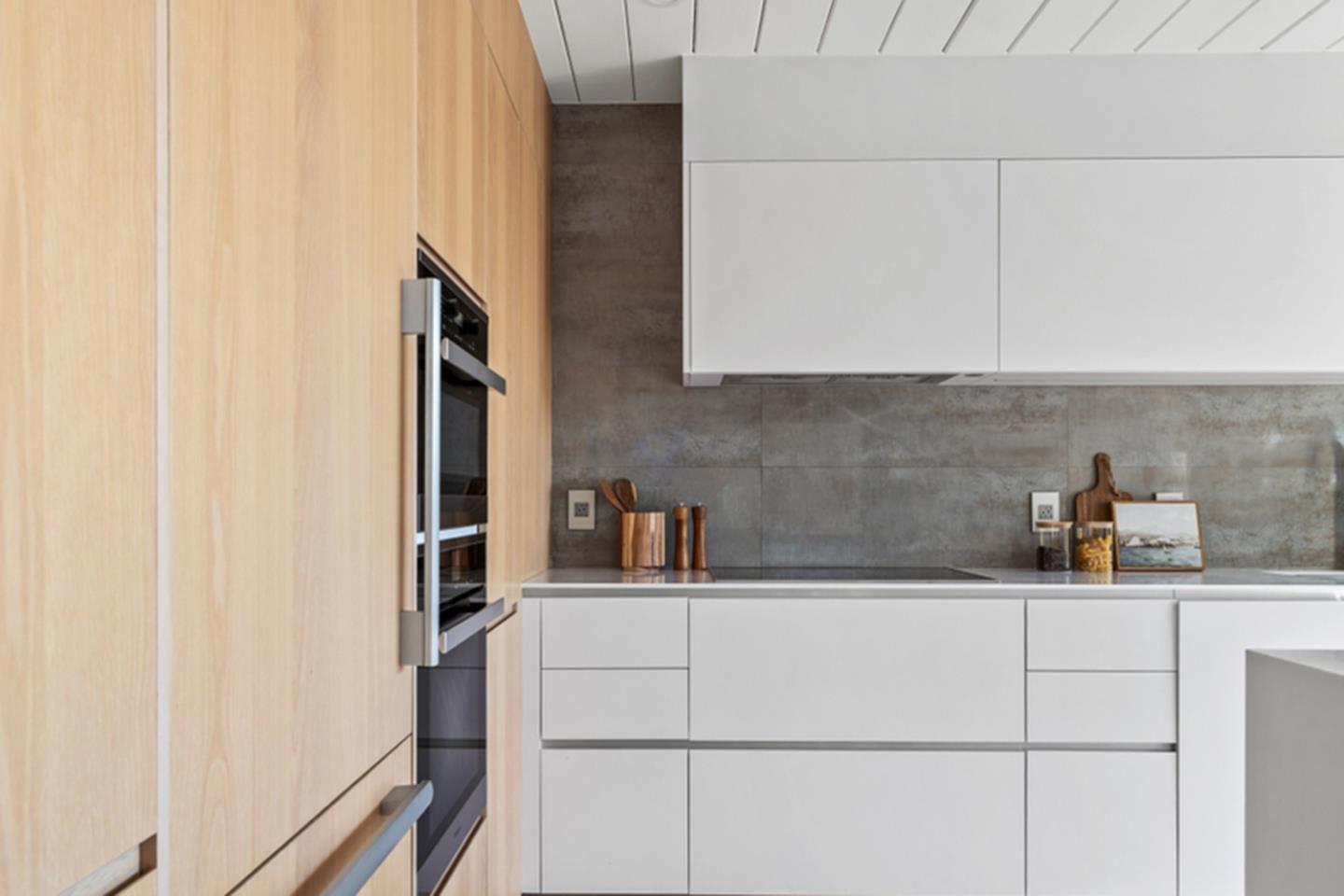 Detail Gallery Image 6 of 40 For 2272 Bunker Hill Dr, San Mateo,  CA 94402 - 4 Beds | 2 Baths