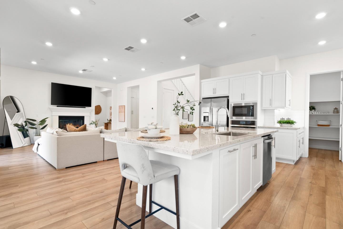 Detail Gallery Image 15 of 81 For 105 Shady Oak Way, Scotts Valley,  CA 95066 - 4 Beds | 3/1 Baths