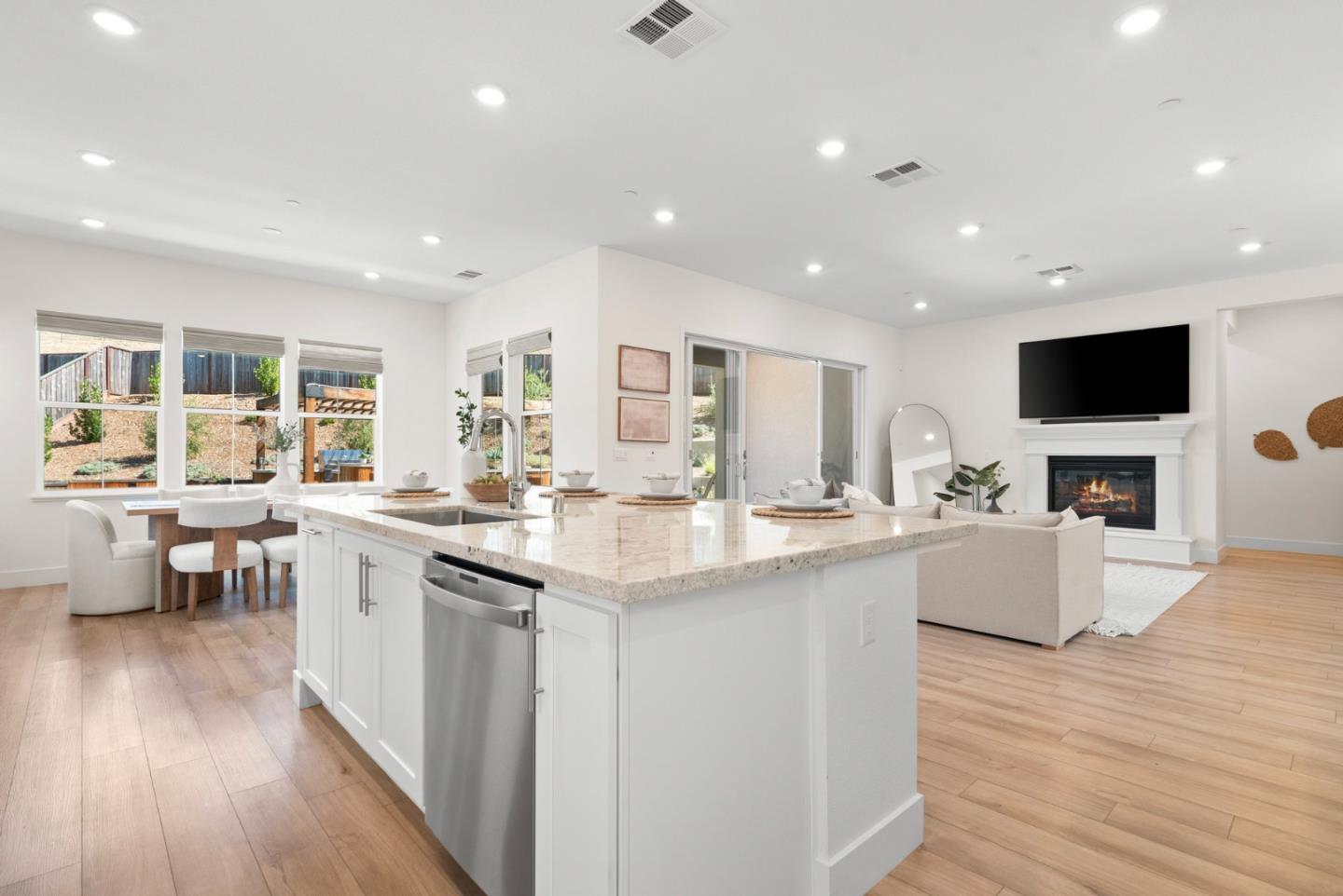 Detail Gallery Image 17 of 81 For 105 Shady Oak Way, Scotts Valley,  CA 95066 - 4 Beds | 3/1 Baths