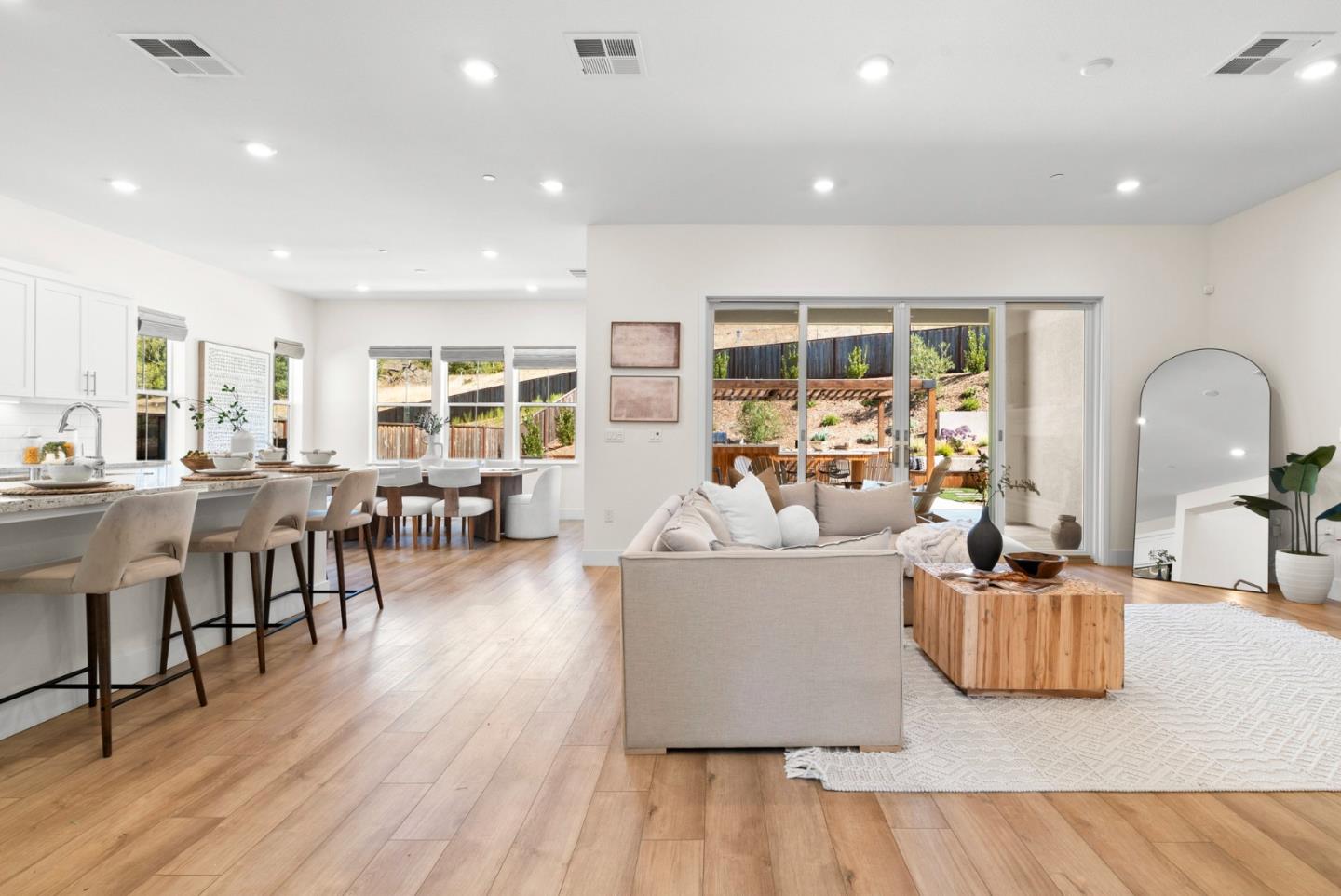 Detail Gallery Image 4 of 81 For 105 Shady Oak Way, Scotts Valley,  CA 95066 - 4 Beds | 3/1 Baths