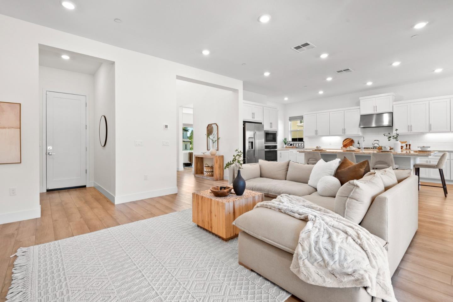 Detail Gallery Image 7 of 81 For 105 Shady Oak Way, Scotts Valley,  CA 95066 - 4 Beds | 3/1 Baths