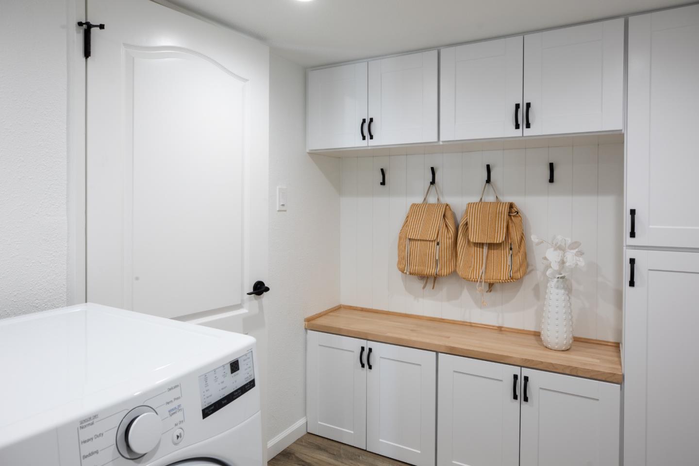 Detail Gallery Image 13 of 33 For 1432 Ernestine Ln, Mountain View,  CA 94040 - 3 Beds | 2 Baths