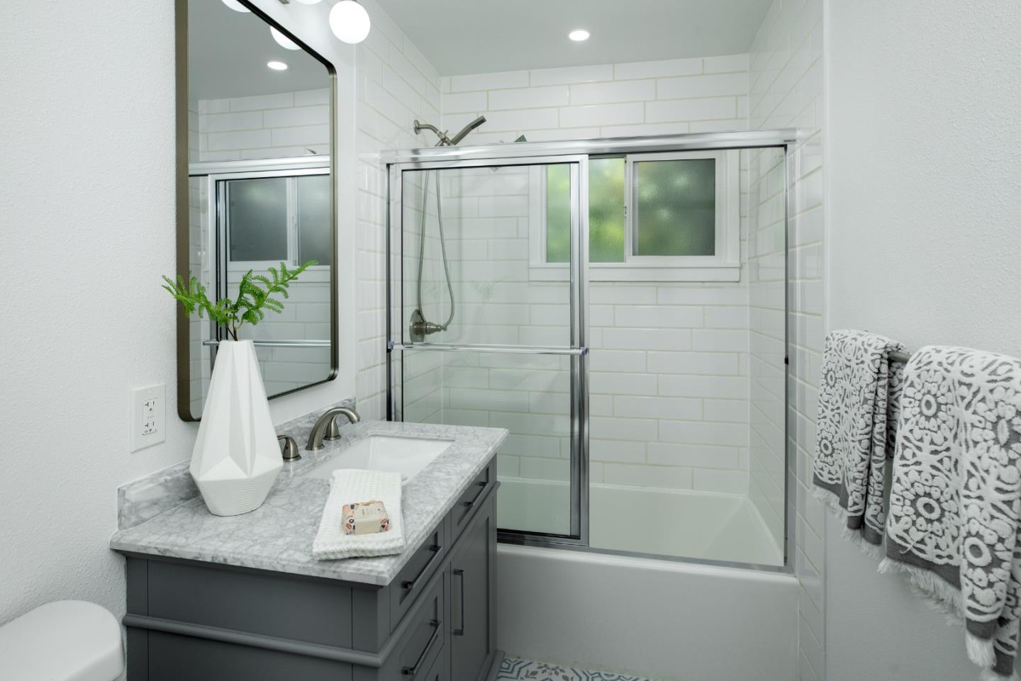 Detail Gallery Image 17 of 33 For 1432 Ernestine Ln, Mountain View,  CA 94040 - 3 Beds | 2 Baths