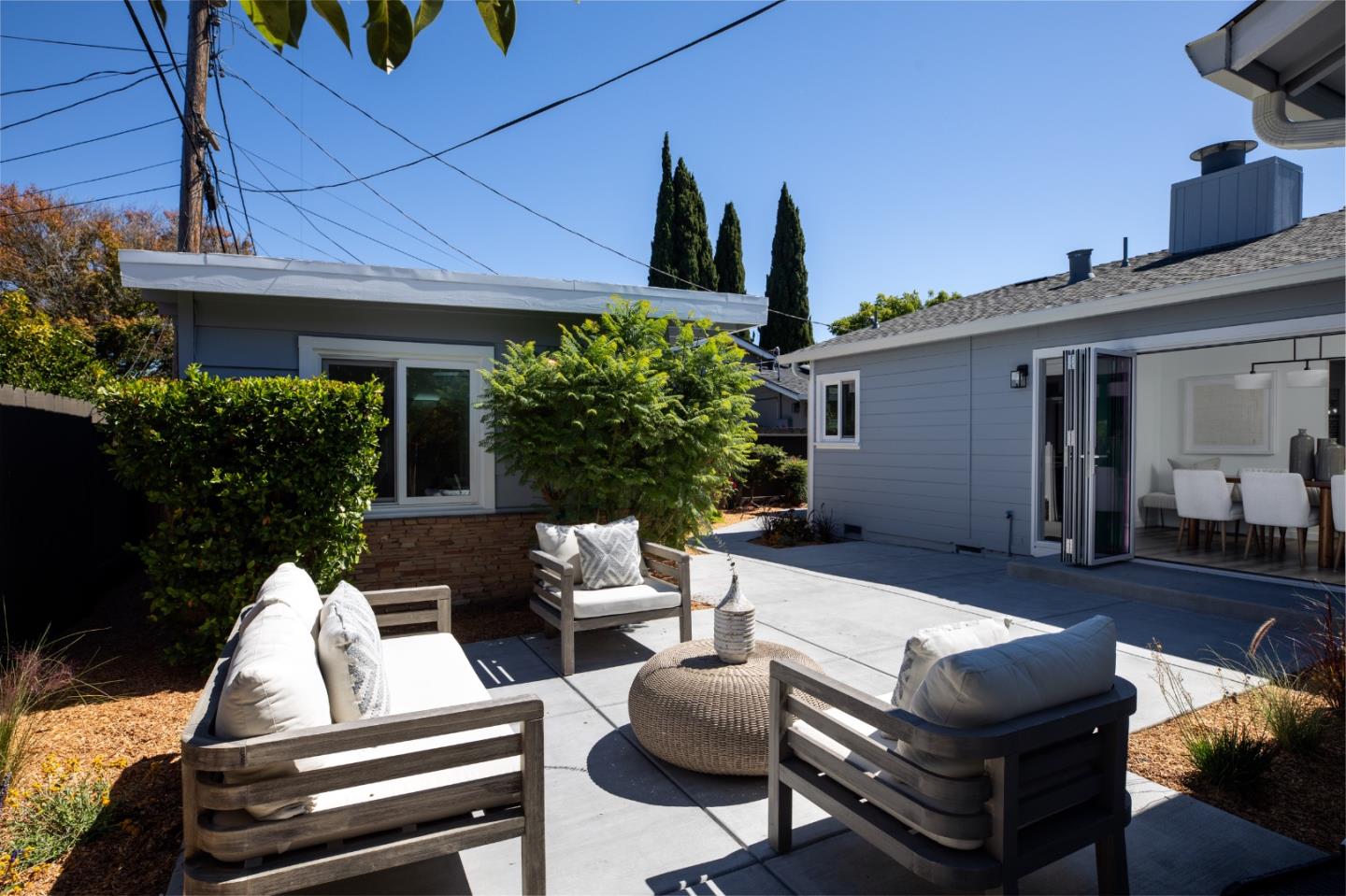Detail Gallery Image 23 of 33 For 1432 Ernestine Ln, Mountain View,  CA 94040 - 3 Beds | 2 Baths