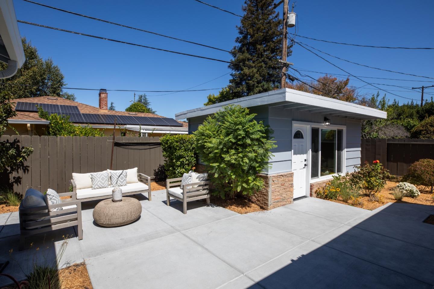 Detail Gallery Image 24 of 33 For 1432 Ernestine Ln, Mountain View,  CA 94040 - 3 Beds | 2 Baths