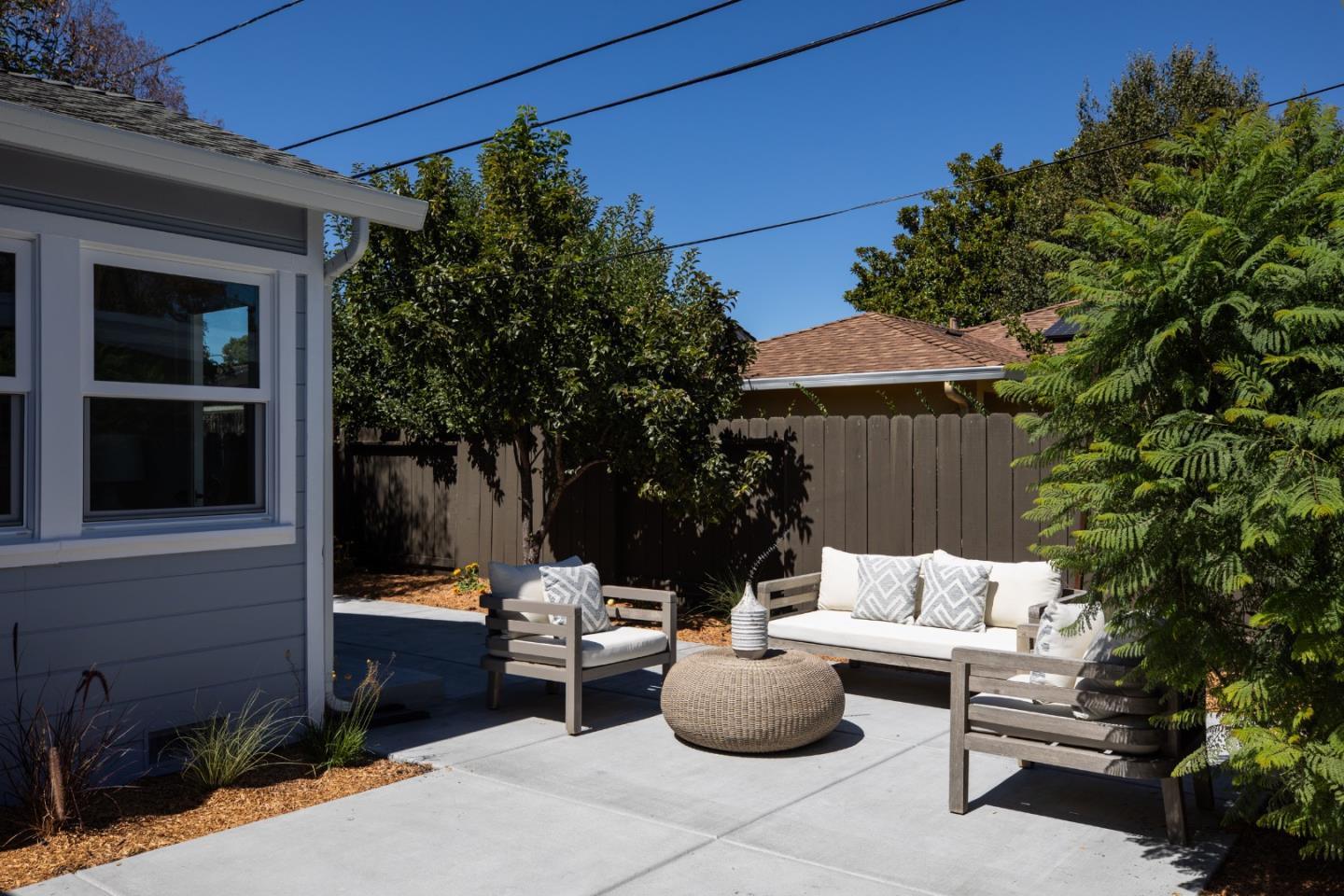 Detail Gallery Image 27 of 33 For 1432 Ernestine Ln, Mountain View,  CA 94040 - 3 Beds | 2 Baths