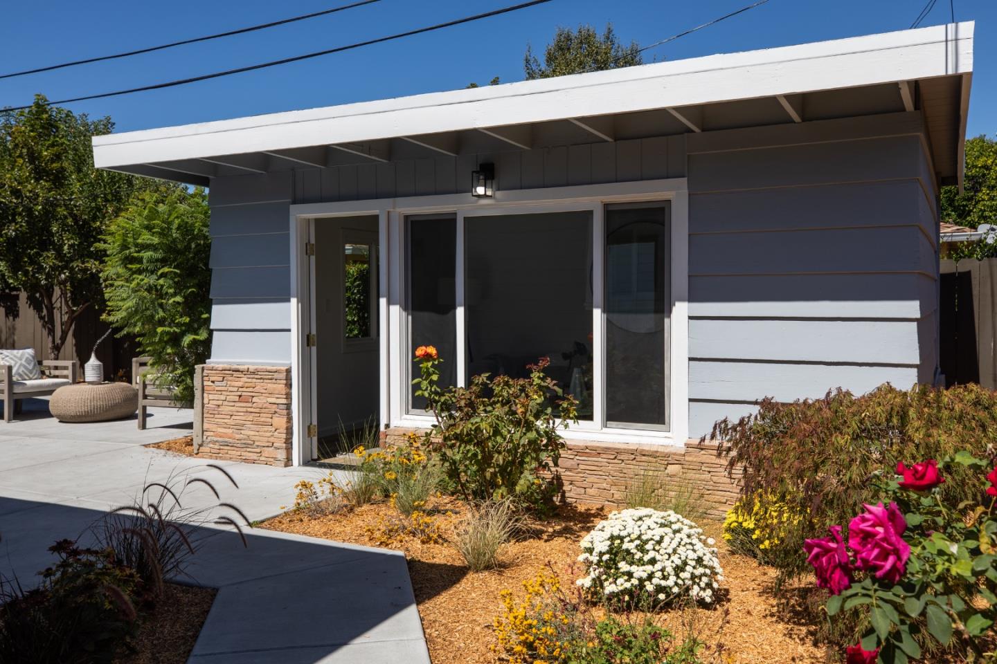 Detail Gallery Image 29 of 33 For 1432 Ernestine Ln, Mountain View,  CA 94040 - 3 Beds | 2 Baths