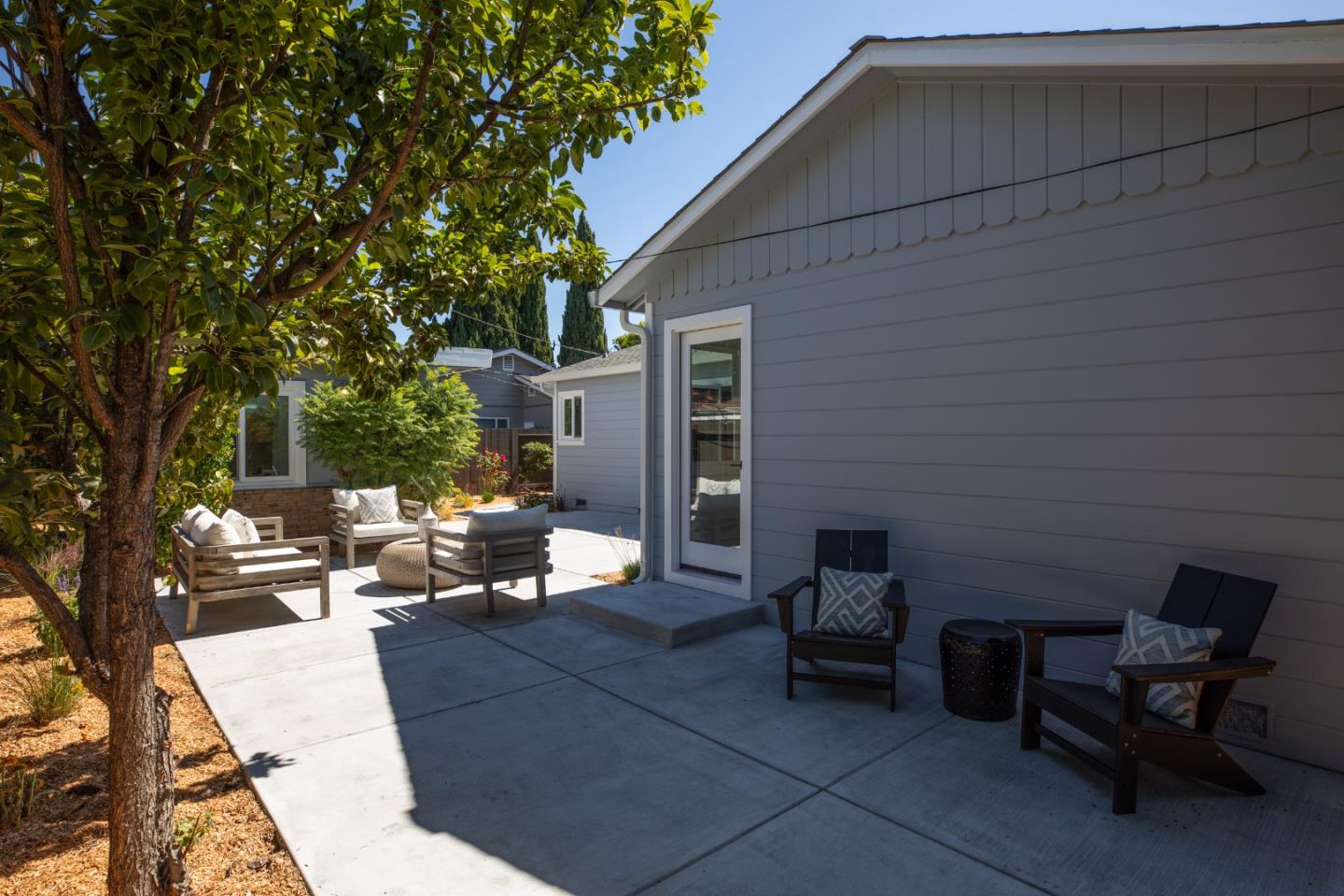 Detail Gallery Image 30 of 33 For 1432 Ernestine Ln, Mountain View,  CA 94040 - 3 Beds | 2 Baths